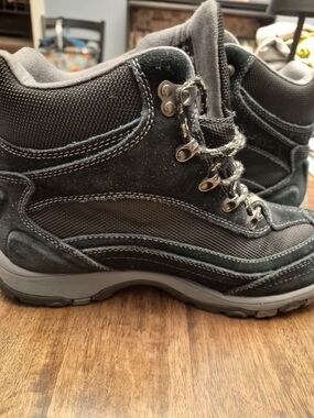 Black Hiking Boots with Durable Grip L.L. Bean Mens With Primaloft